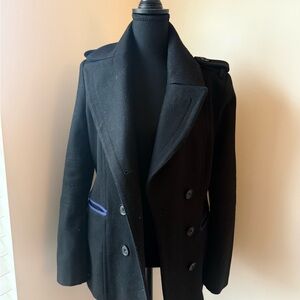 Black Blazer with Textured Fabric and Wide Lapels